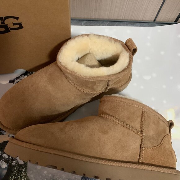New UGG Women's Classic Ultra Mini Ankle Boot - Picture 5 of 5